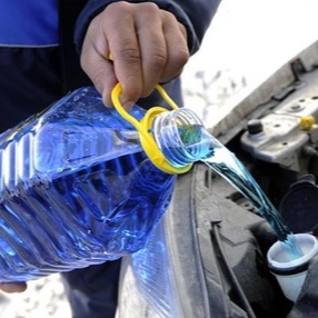 ЗАПРЕЩЕННЫЕ СТЕКЛООМЫВАЮЩИЕ ЖИДКОСТИ В 2025 ГОДУ